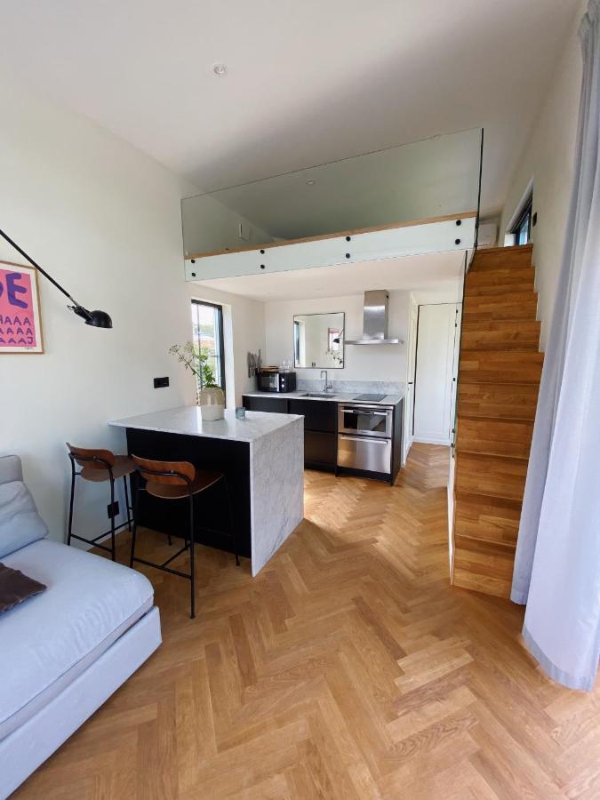 Guesthouse, Not Even A Minute Walk To The Ocean Kullavik Экстерьер фото