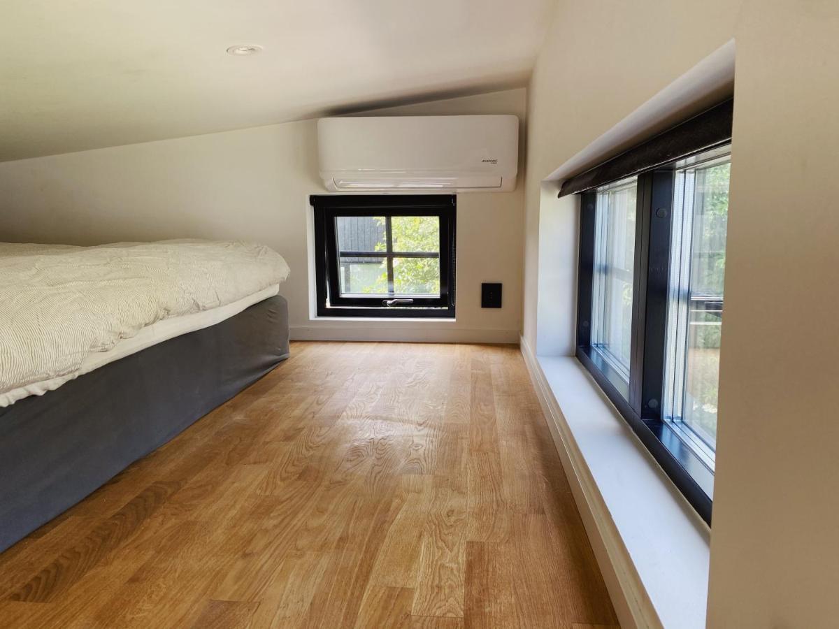 Guesthouse, Not Even A Minute Walk To The Ocean Kullavik Экстерьер фото