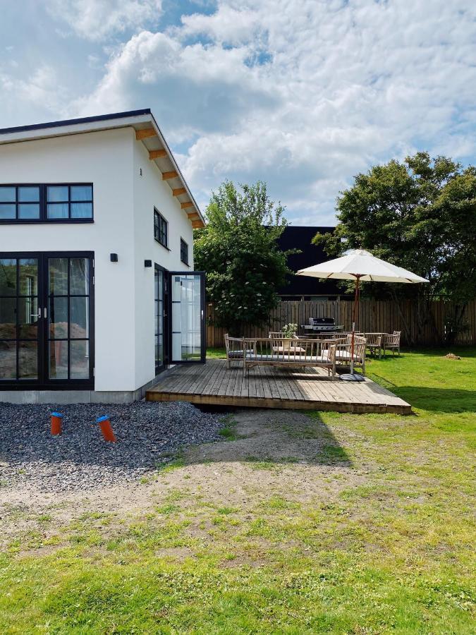 Guesthouse, Not Even A Minute Walk To The Ocean Kullavik Экстерьер фото